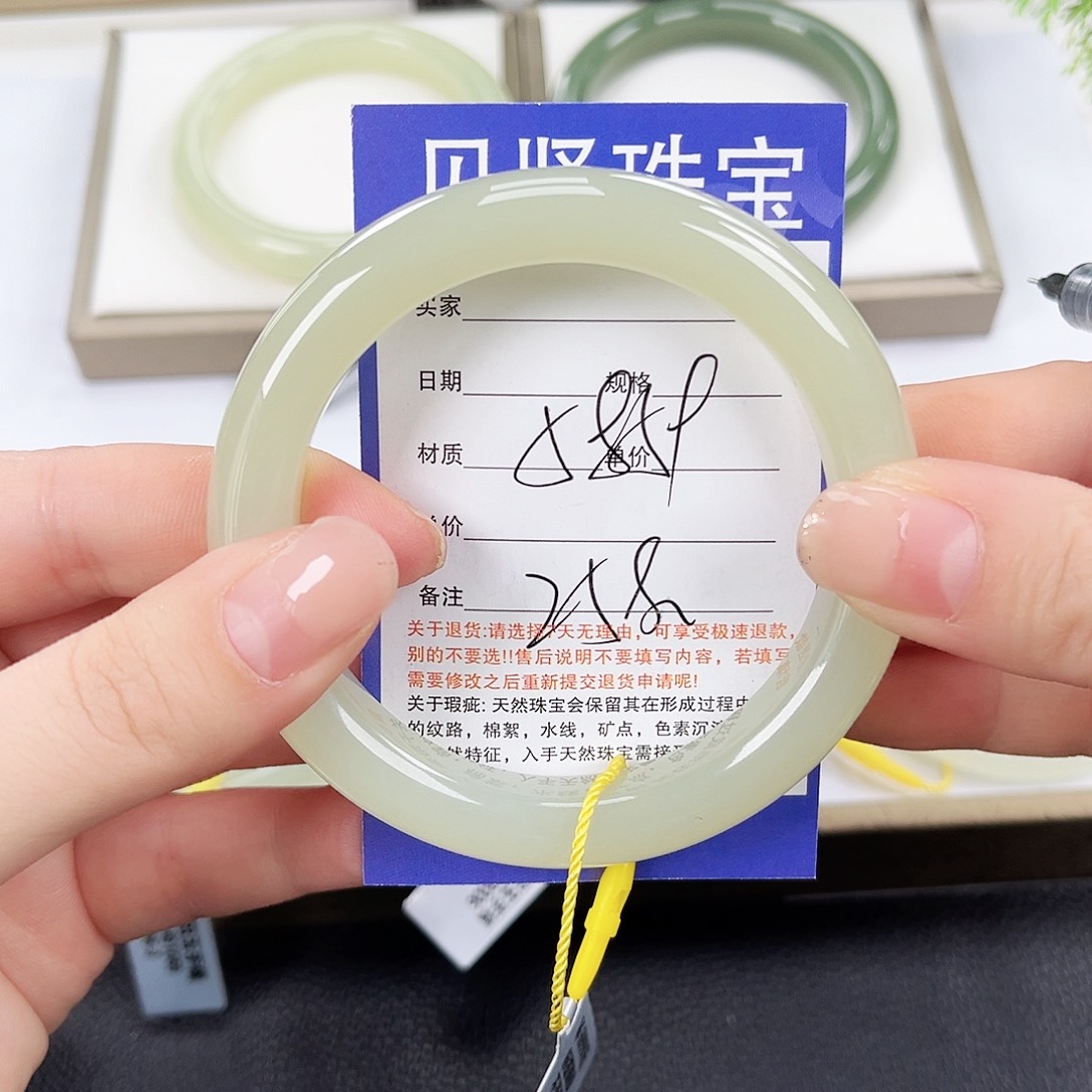 和田玉手镯未镶嵌