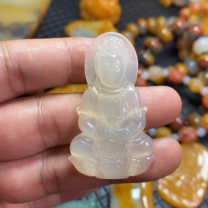 石英质玉（黄龙玉）未镶嵌颈饰