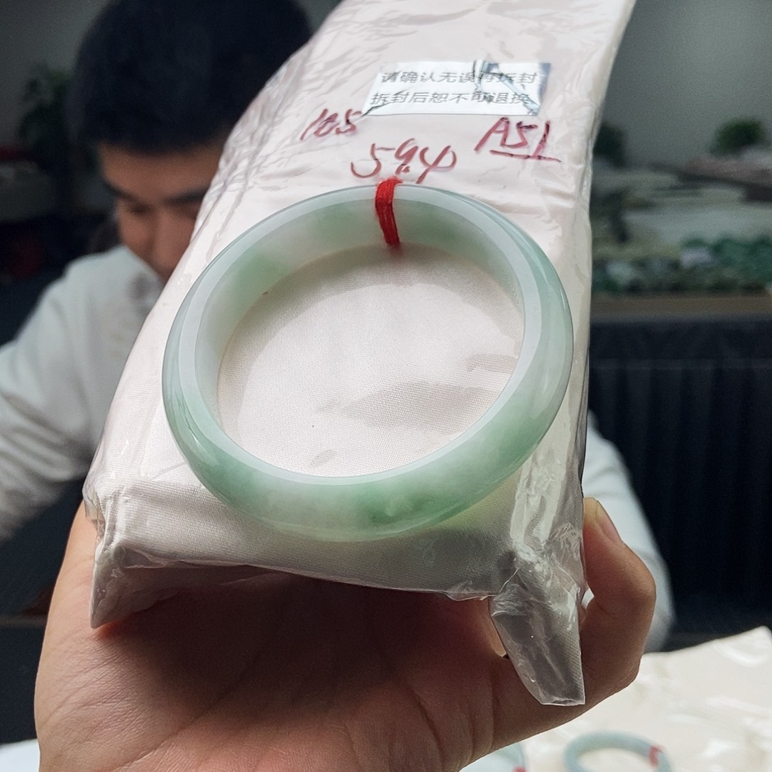翡翠未镶嵌手镯拍一发一