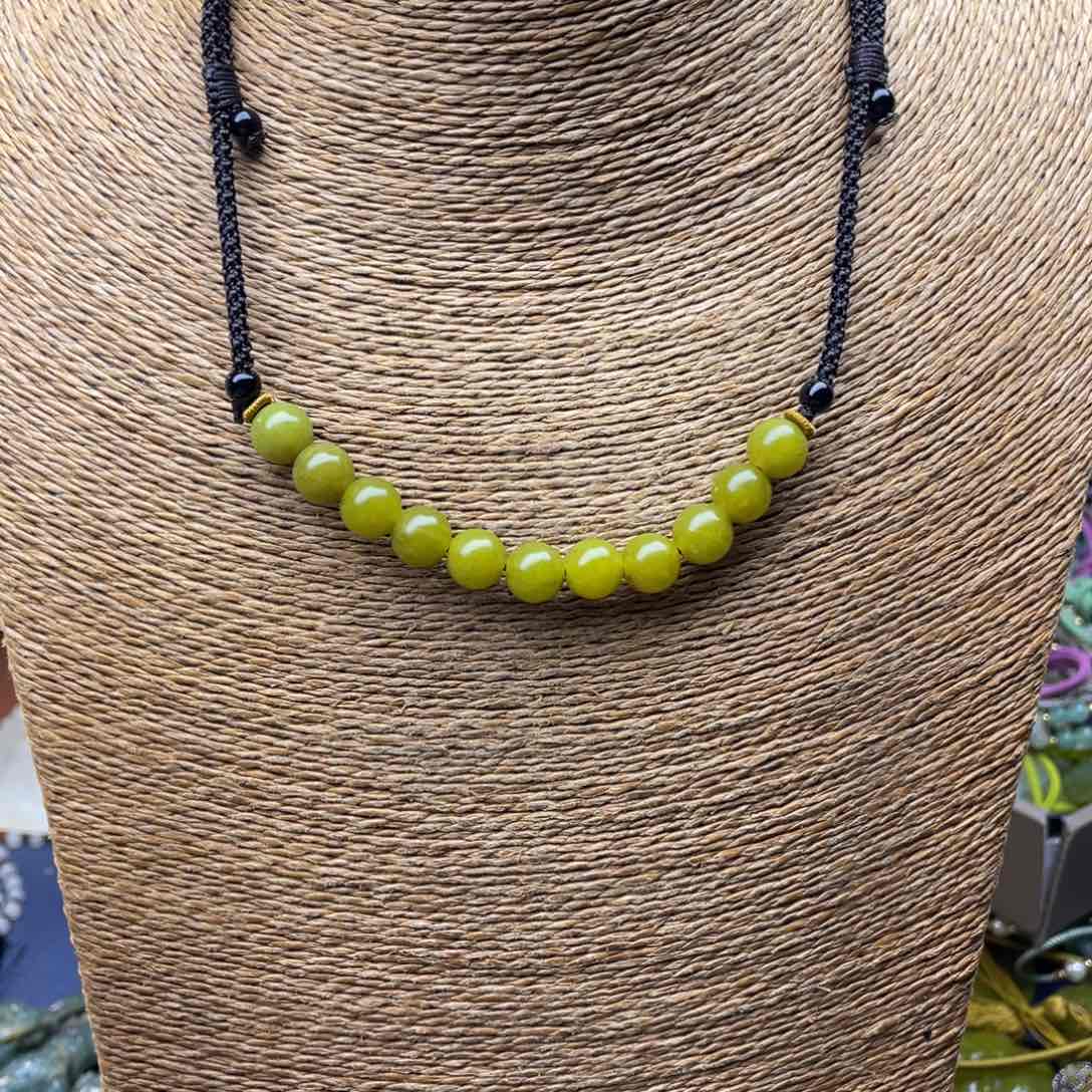 蛇纹石玉颈饰未镶嵌