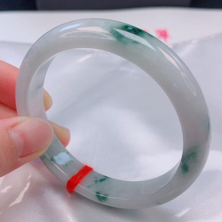 翡翠手镯未镶嵌59圈口