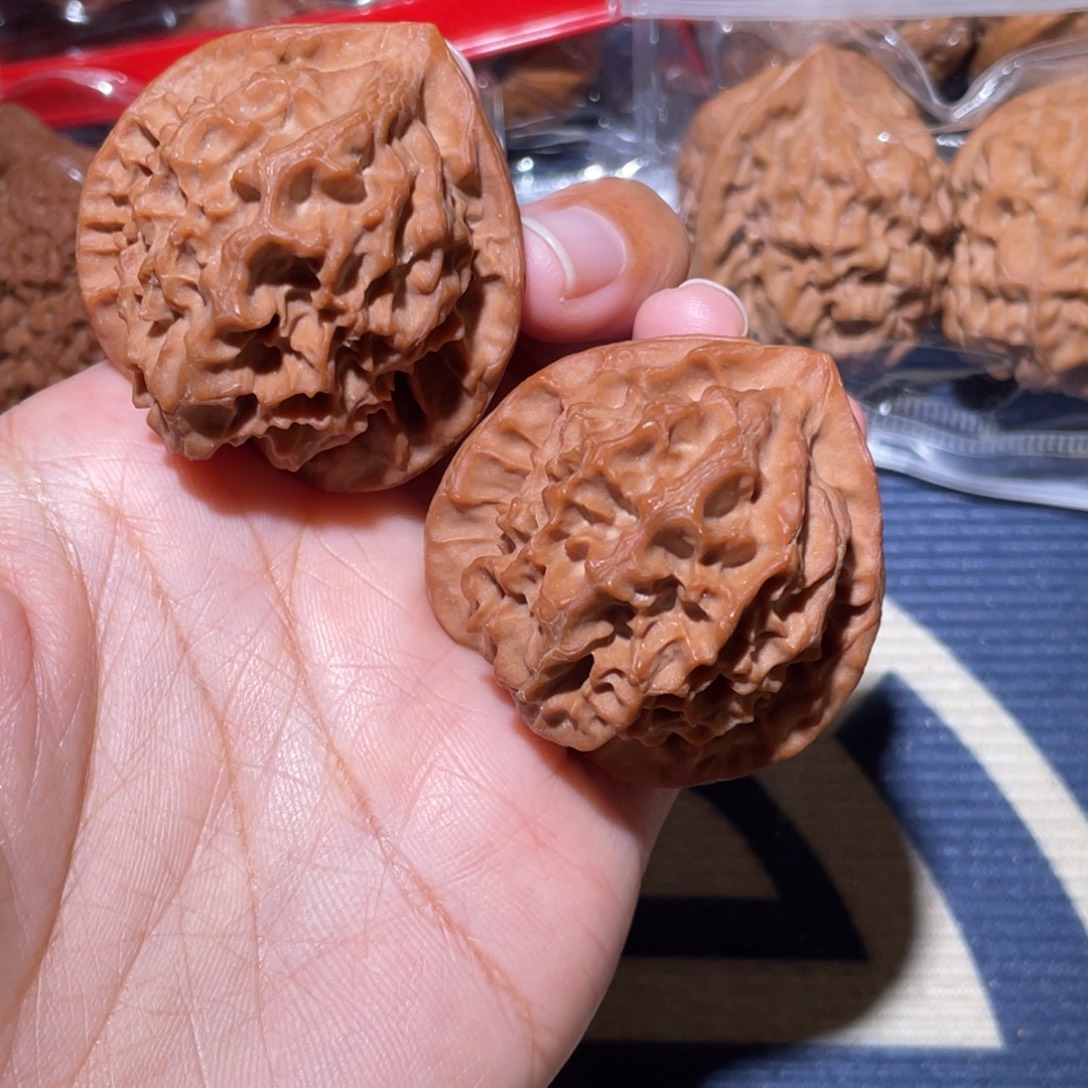 文玩核桃吊坠龙麟43