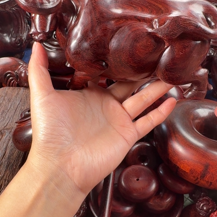 用***8把件小叶紫檀牛摆件