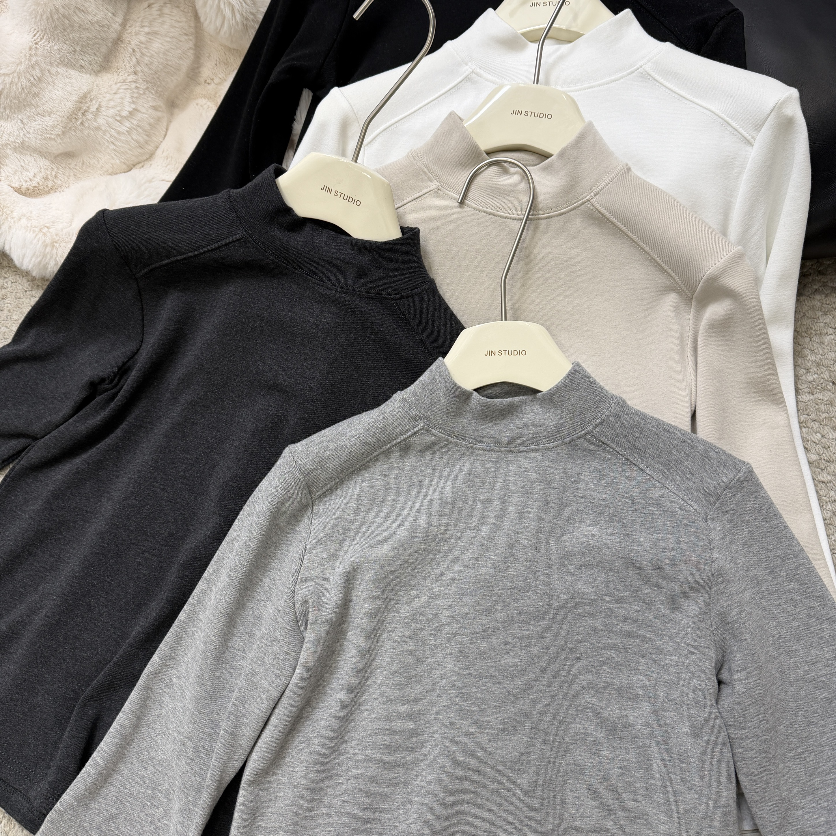 8050（加绒）线条设计款中高领秋冬款磨毛绒长袖打底衫女款上衣