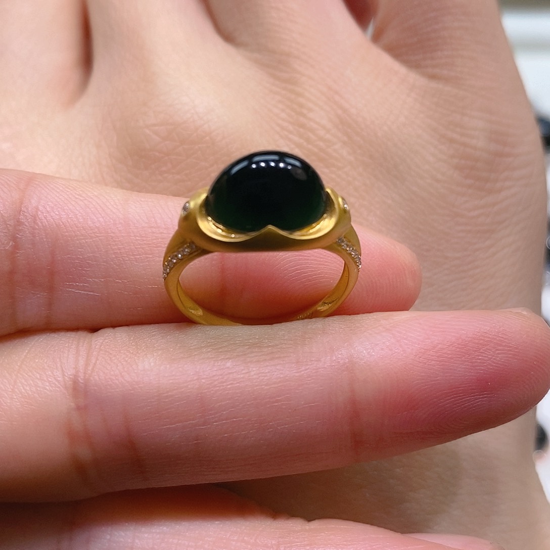 翡翠戒指18K金镶嵌戒指