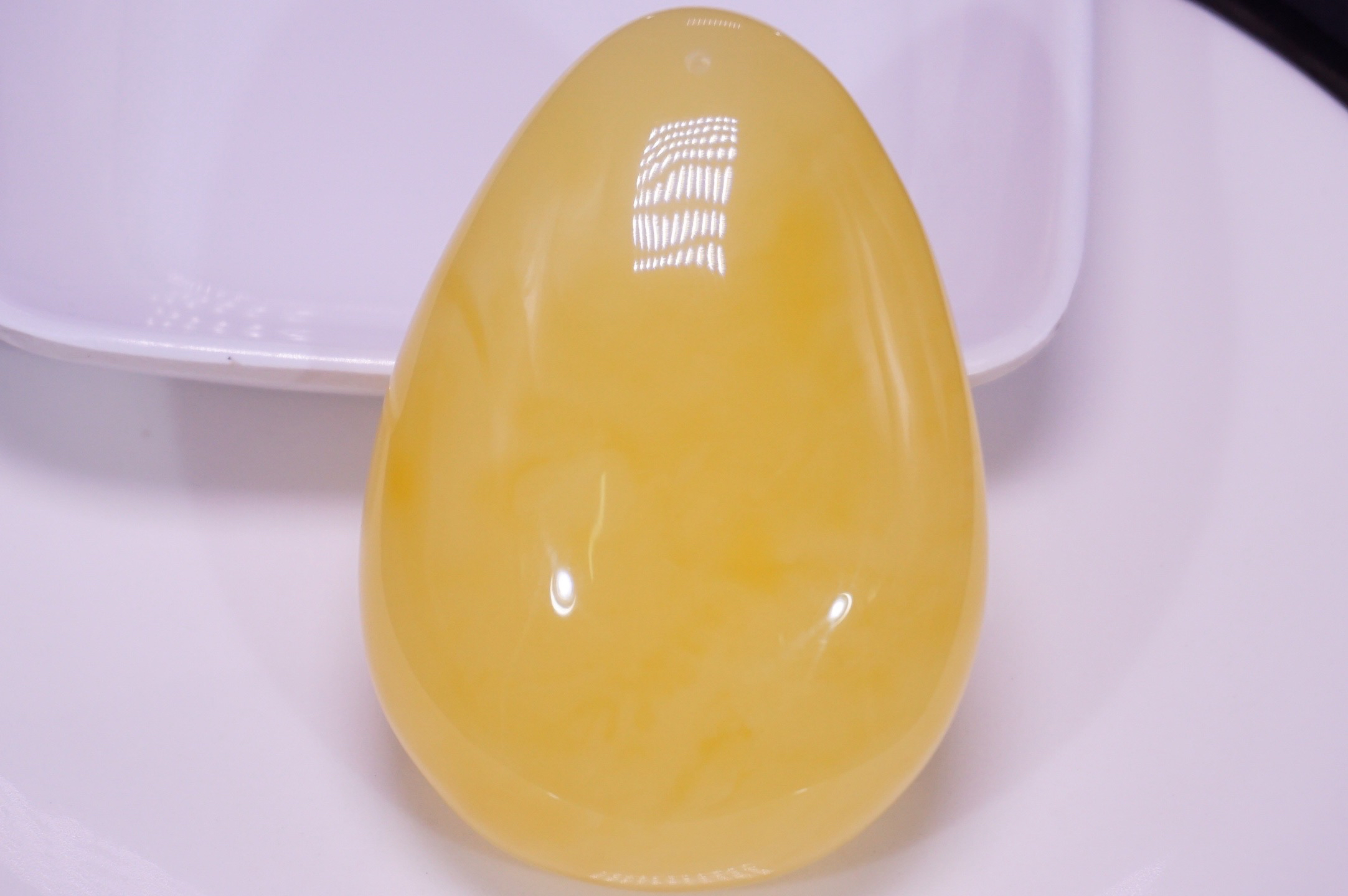 精品满蜡鸡油黄水滴吊坠 两面可佩带重54克 多样性发一条