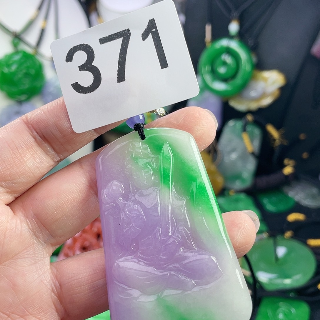 翡翠未镶嵌吊坠(赠链)