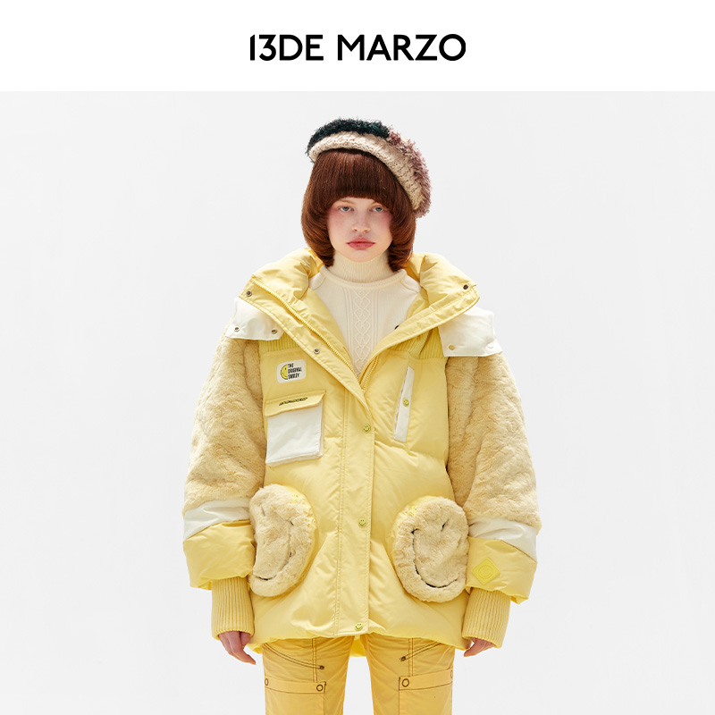 13DE MARZO男女同款SMILEY联名系列笑脸口袋外套休闲连帽羽绒服