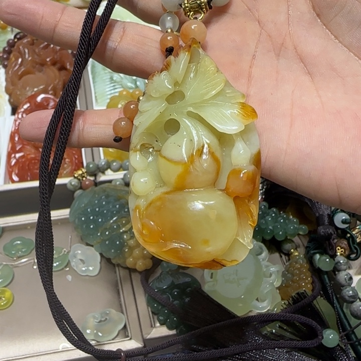 蛇纹石玉吊坠未镶嵌