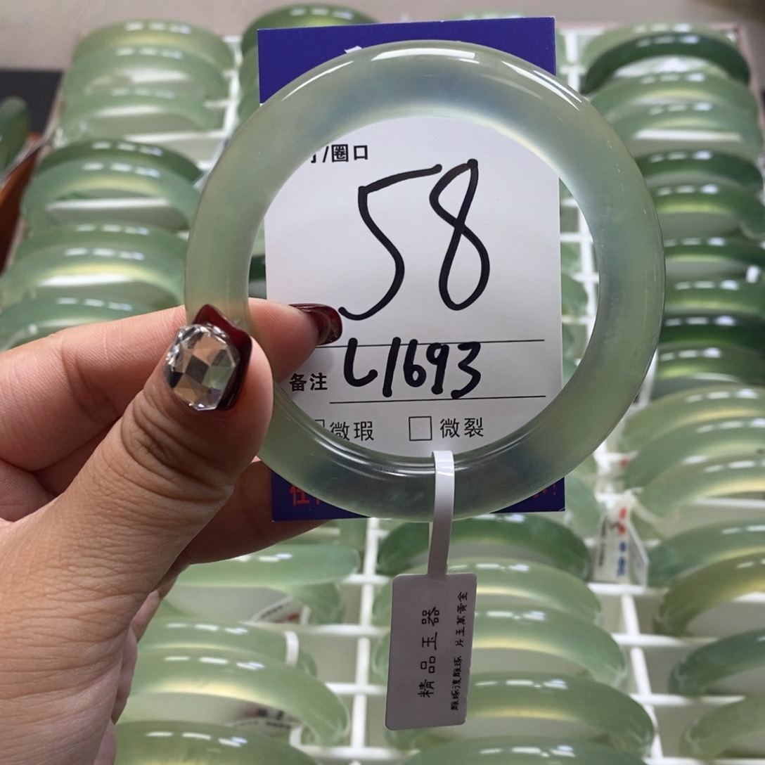 根***掉蛇纹石玉未镶嵌手镯
