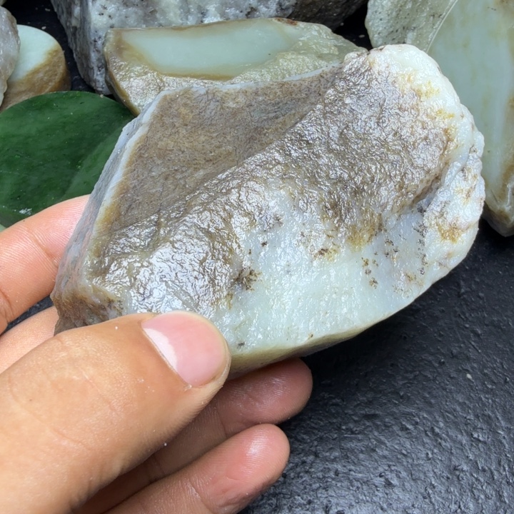 和田玉（糖玉）未镶嵌珠宝奇石