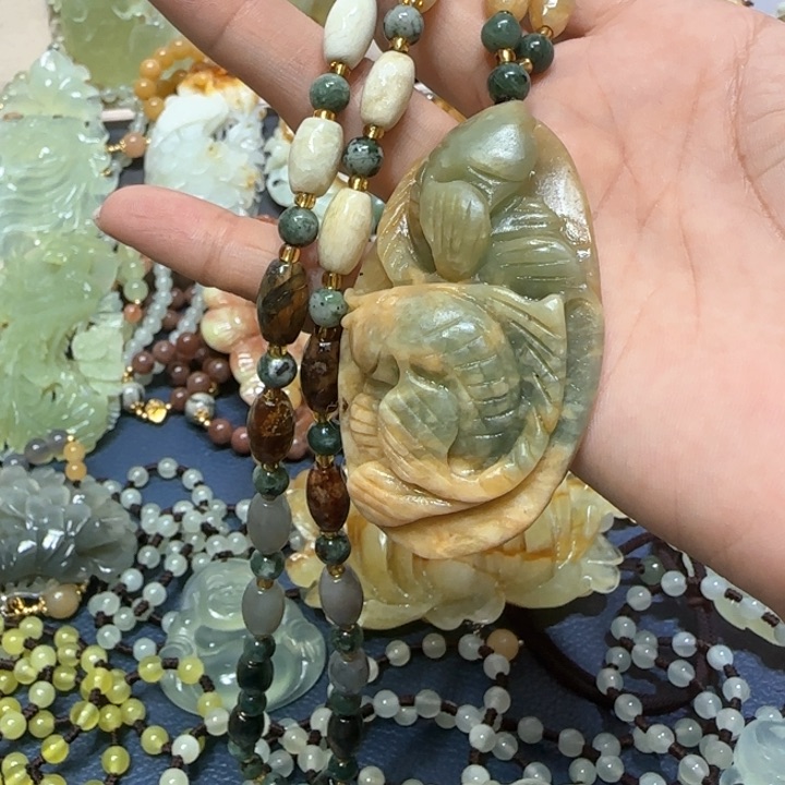 蛇纹石玉吊坠未镶嵌