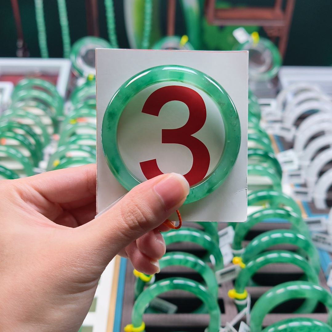 石英质玉（非洲翠）未镶嵌手镯非洲翠手镯