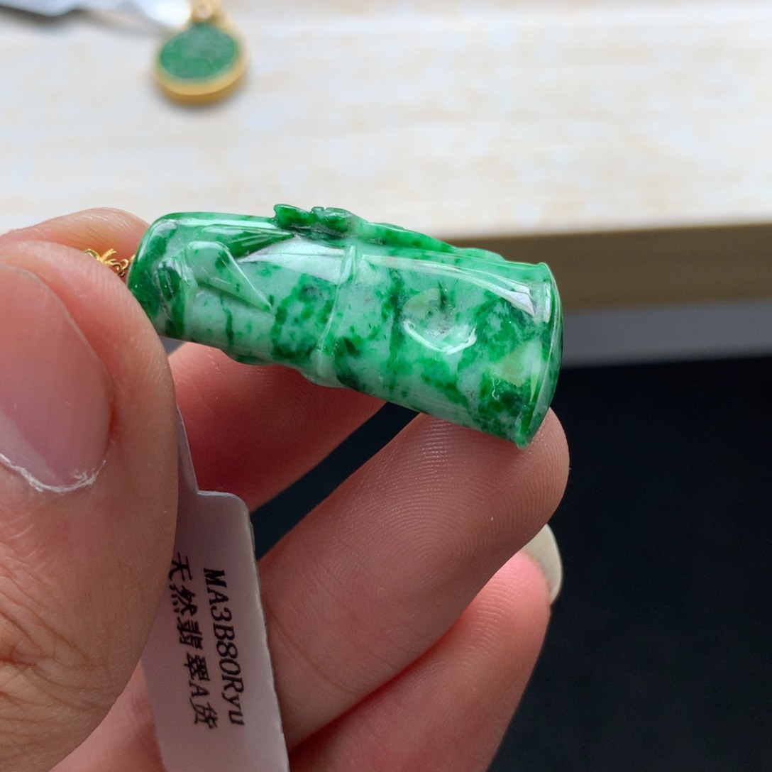 翡翠未镶嵌颈饰吊坠