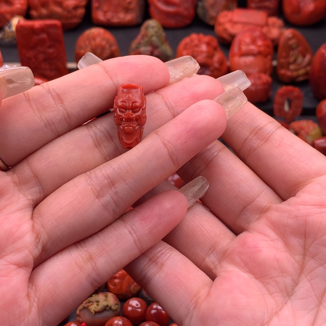 南红玛瑙南红川料原矿高品兽面三通10mm未镶嵌