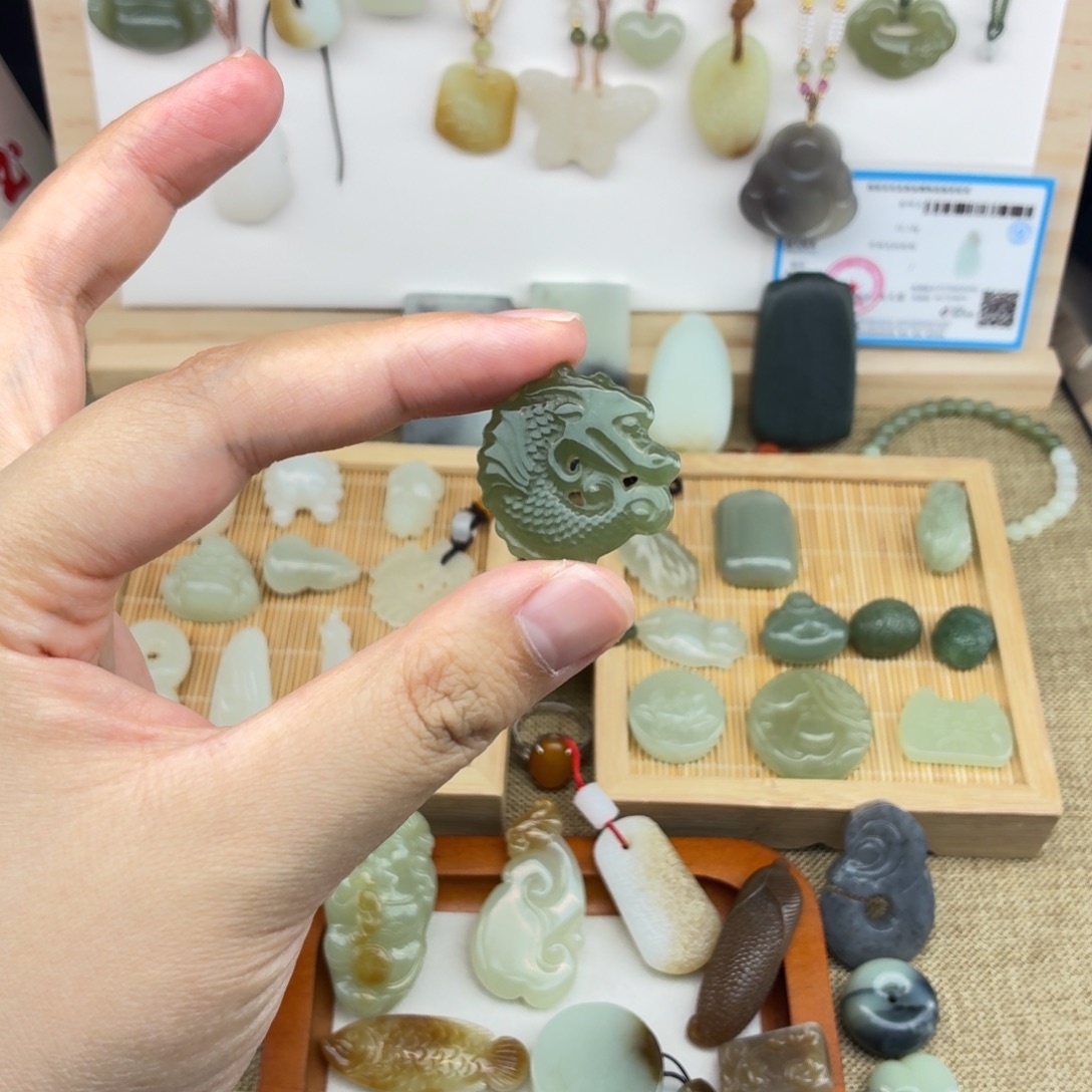 颈饰未镶嵌和田玉微瑕不退不换