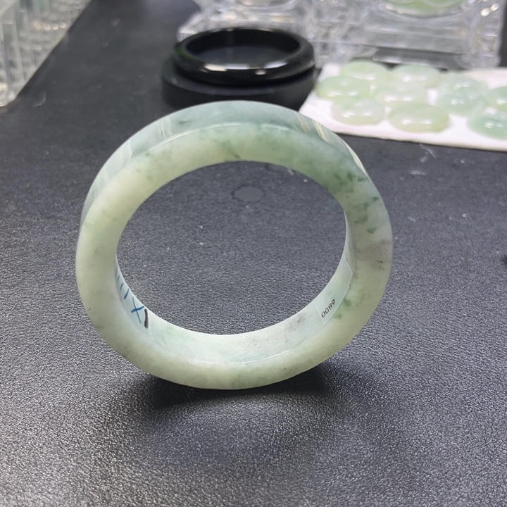 定制翡翠未镶嵌手镯