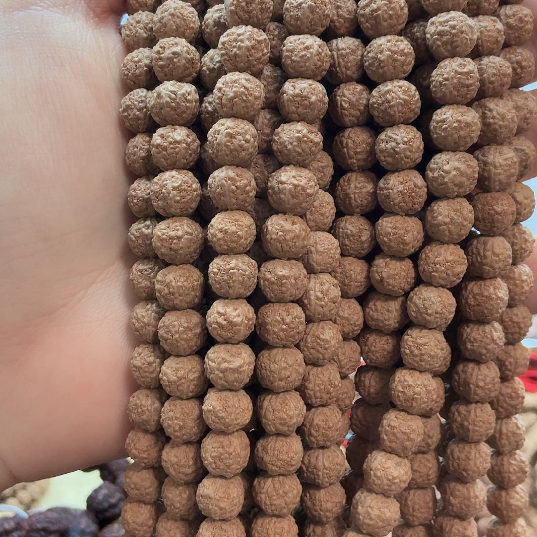 金刚菩提吊坠一代盘龙，一条保手持