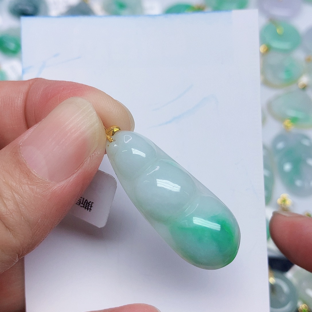 翡翠18K金镶嵌颈饰34678999