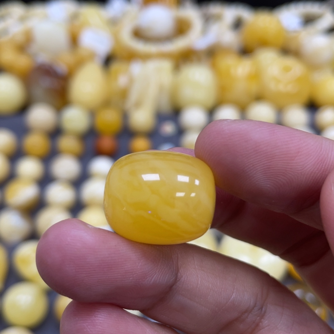 蜜蜡未镶嵌裸石15.5*18.5mm瑕疵焦皮