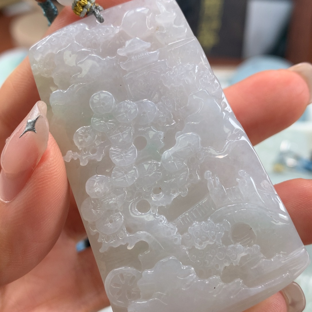 翡翠未镶嵌颈饰山水