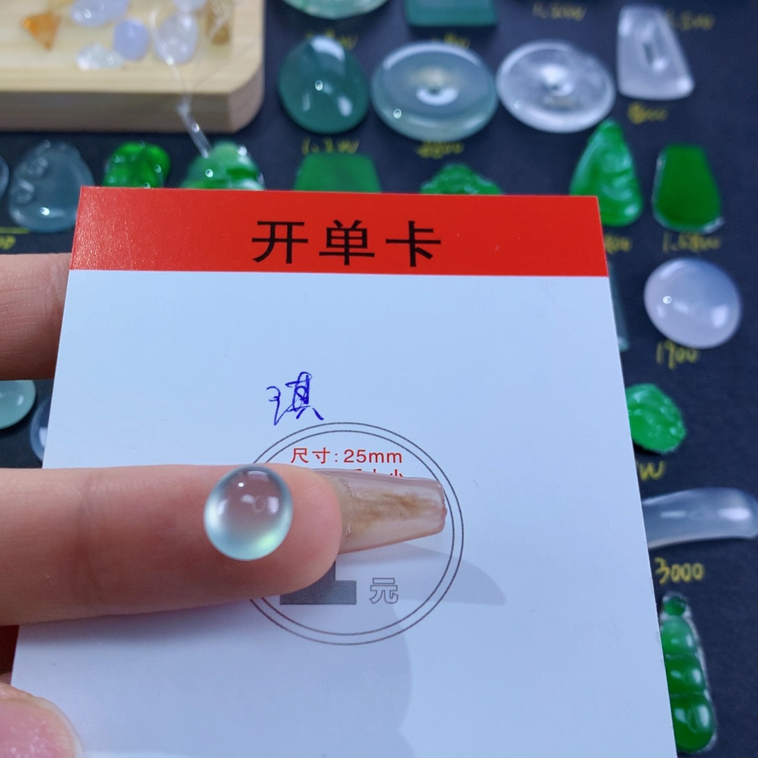 翡翠颈饰未镶嵌蛋面