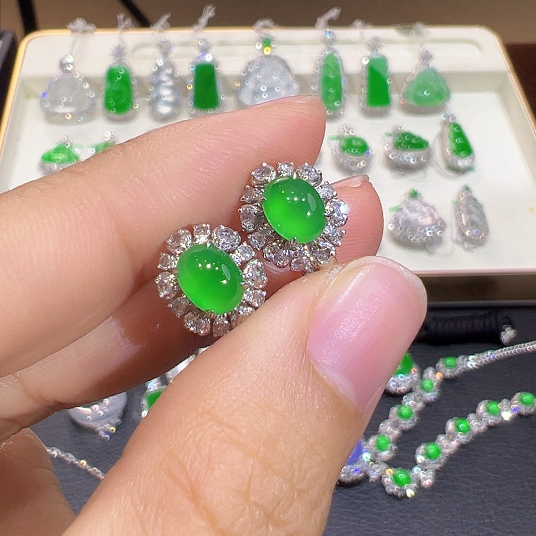 翡翠18K金镶嵌耳饰