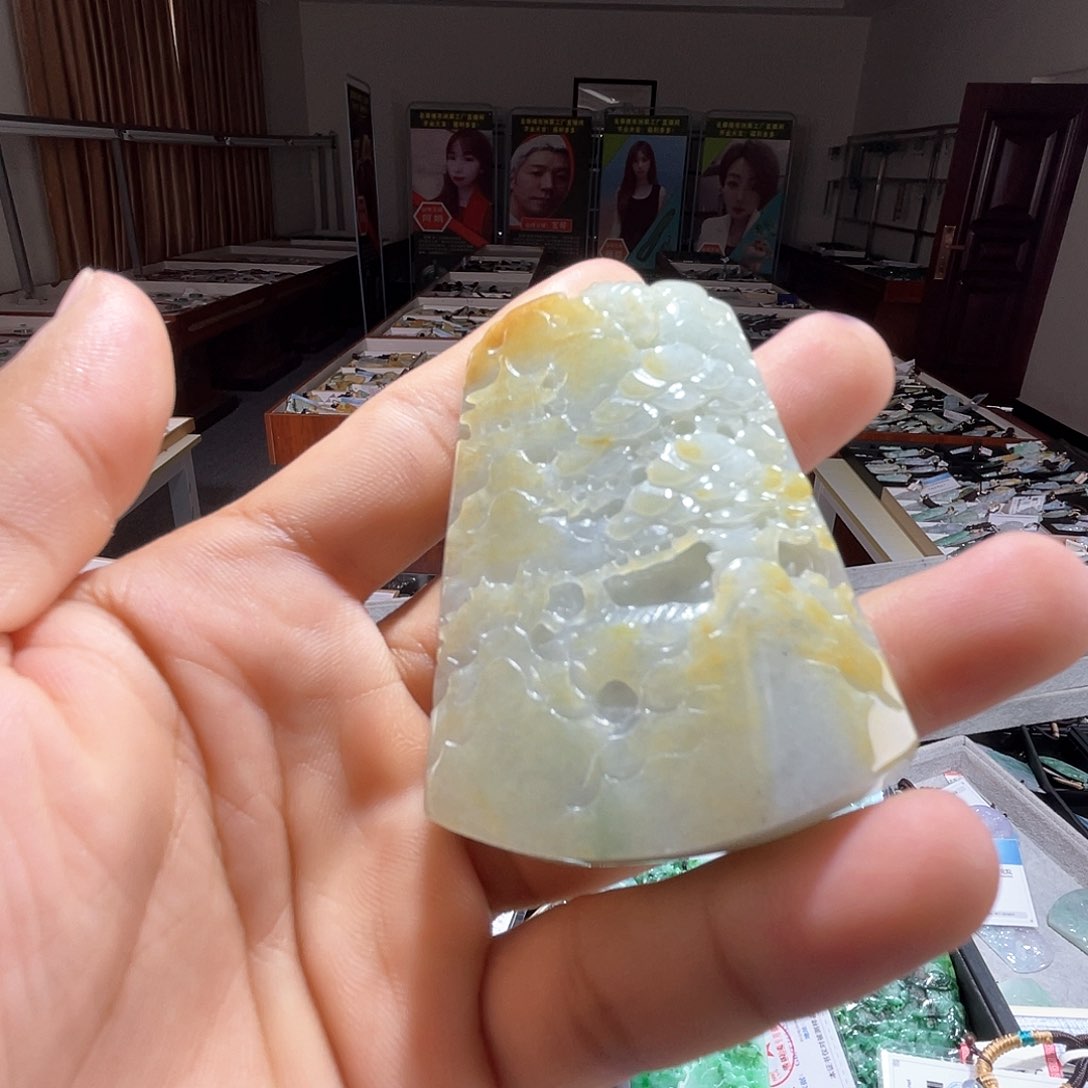 翡翠未镶嵌颈饰一