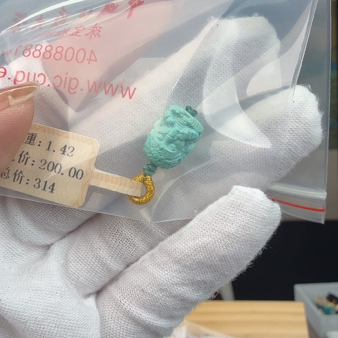 张***然绿松石未镶嵌珠宝奇石