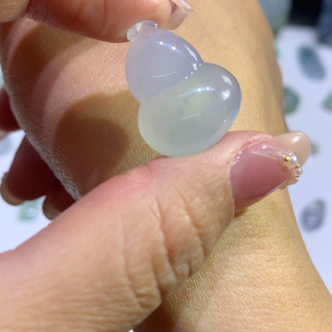 翡翠颈饰未镶嵌葫芦