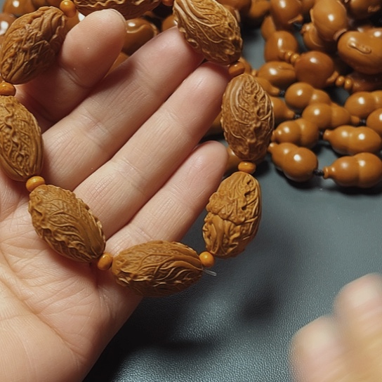 白菜，橄榄核雕工艺制作