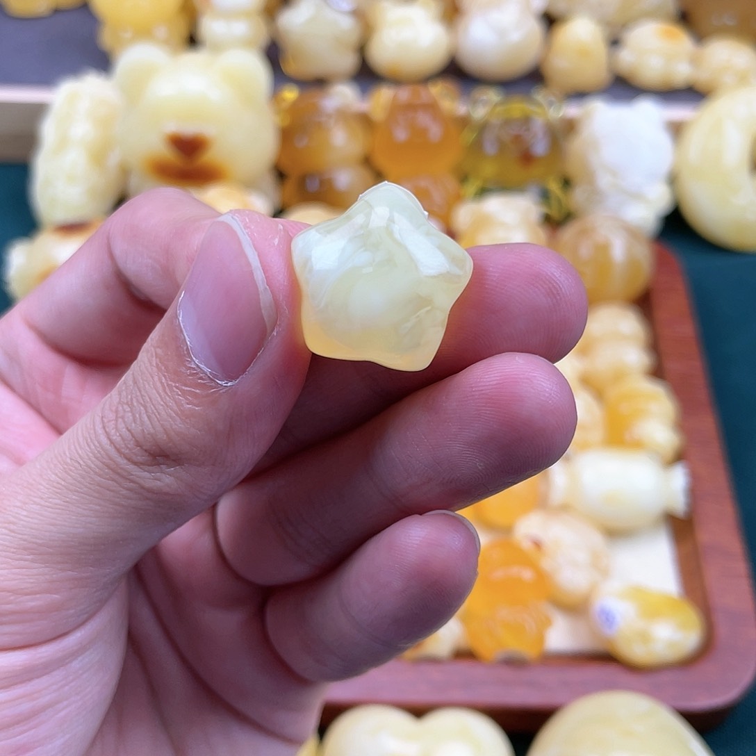 琥珀裸石未镶嵌蜜蜡