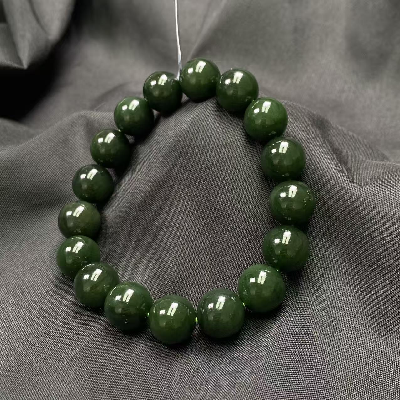 【迈越珠宝】天然碧玉手串菠菜绿12mm男女款干净油润红皮手串百搭