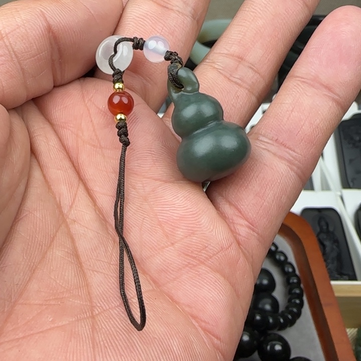 和田玉（青玉）颈饰未镶嵌福利手机挂