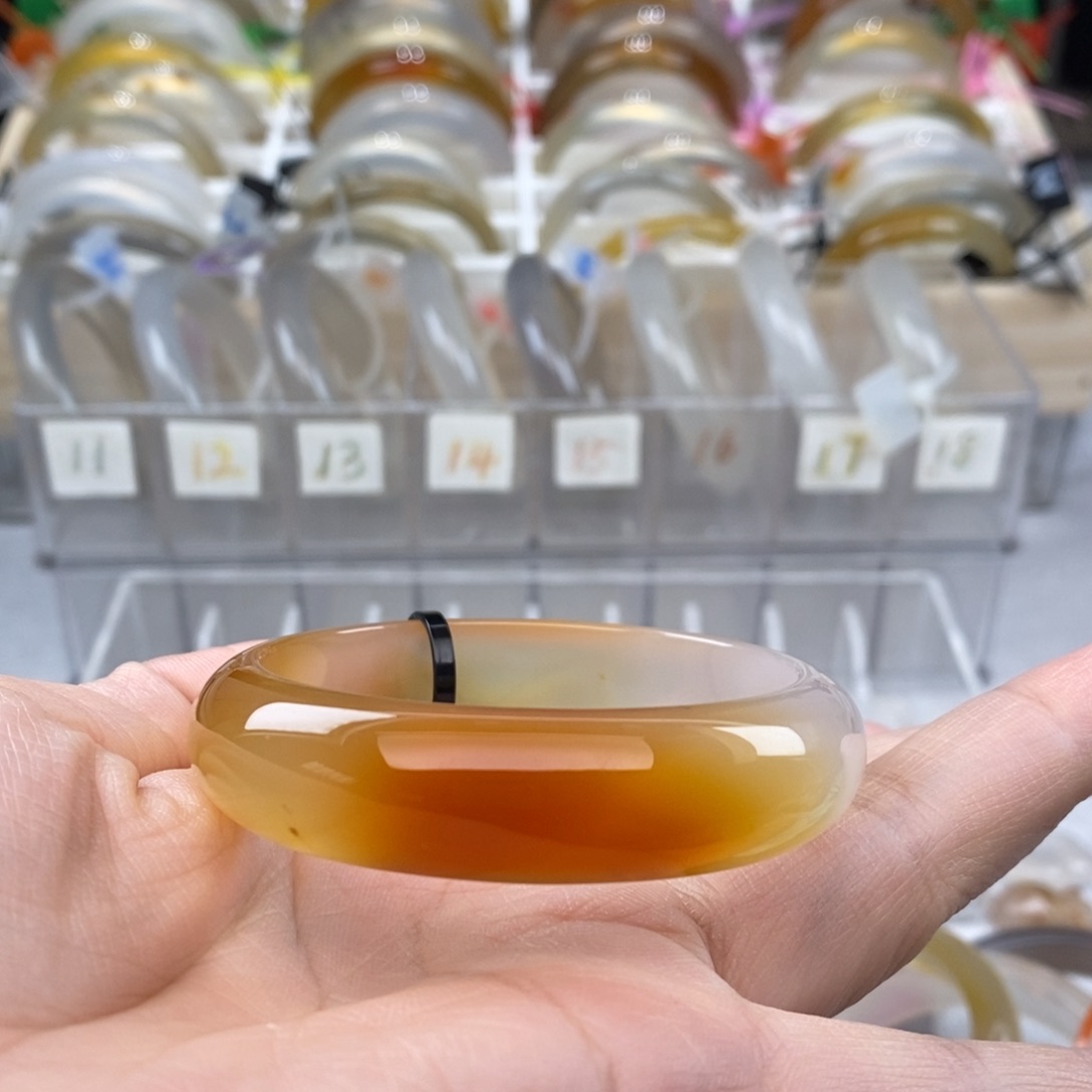 玛瑙/玉髓手镯未镶嵌
