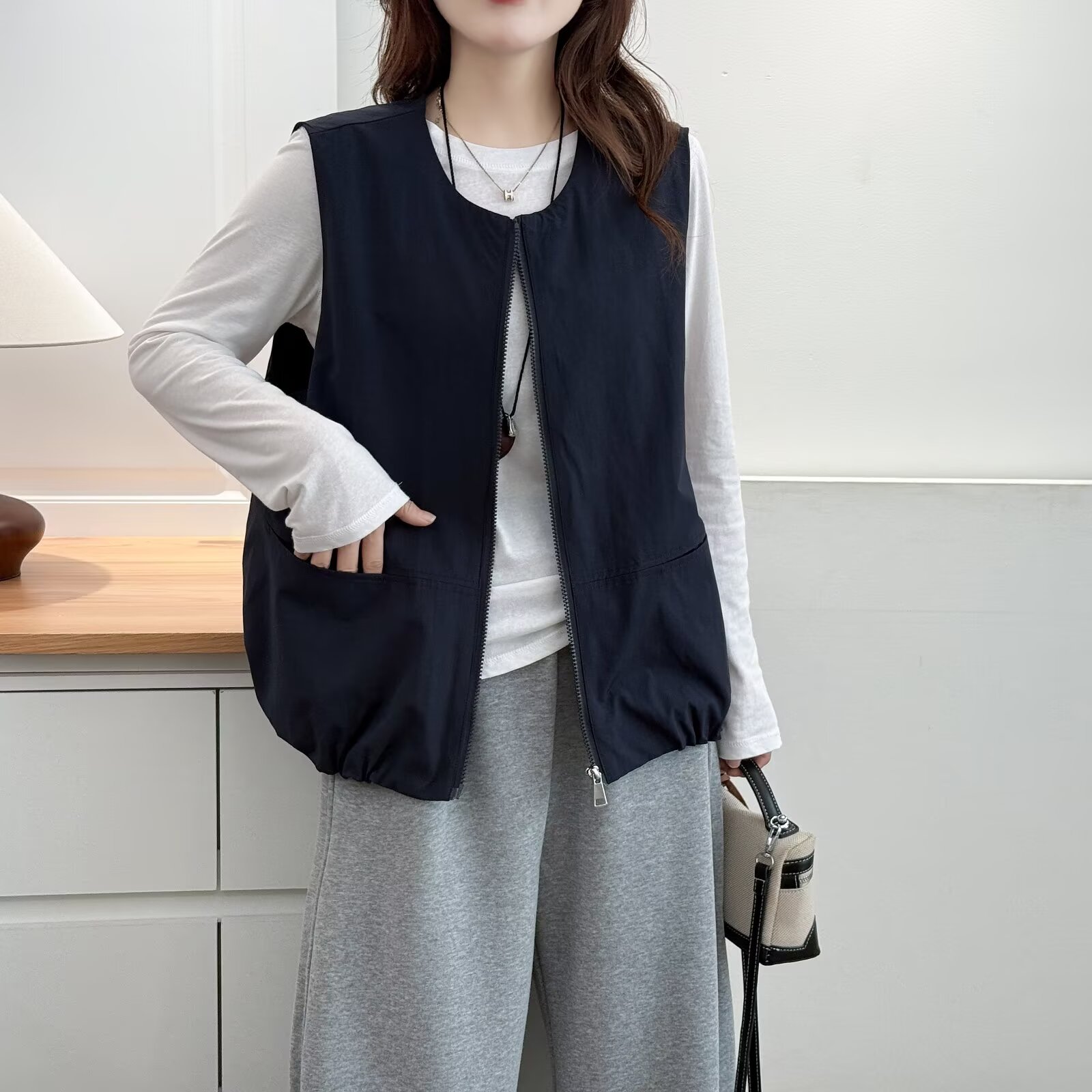 2025秋季新款大码洋气百搭宽松显瘦遮肉减龄拉链纯色女士马甲上衣