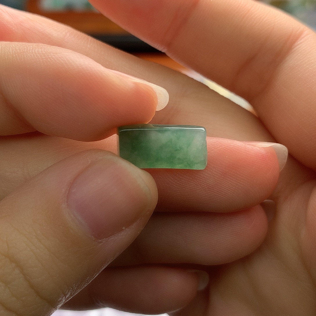 翡翠颈饰未镶嵌料子