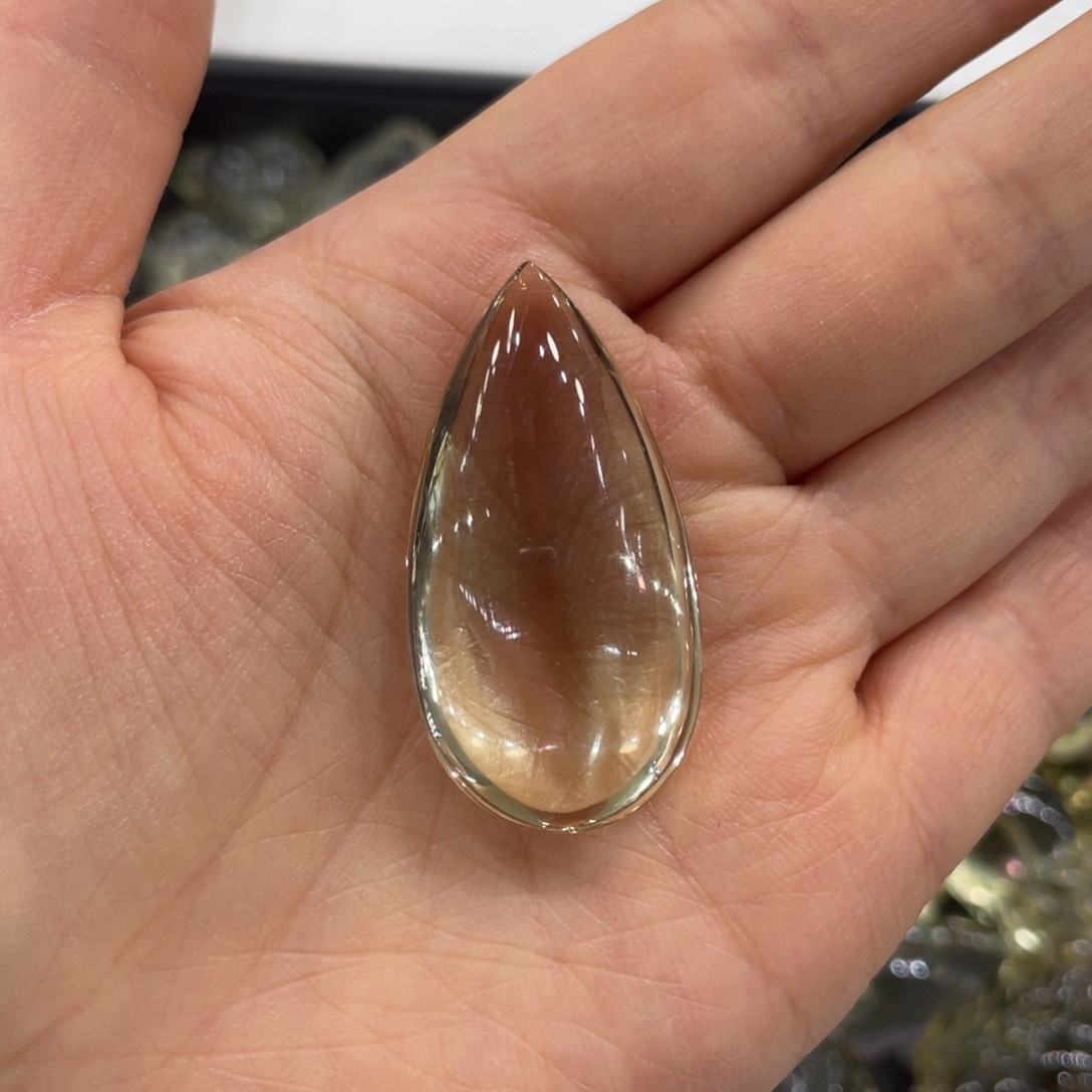黄晶水滴吊坠未镶嵌