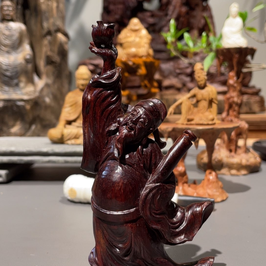 木戴***人紫檀工艺品摆件