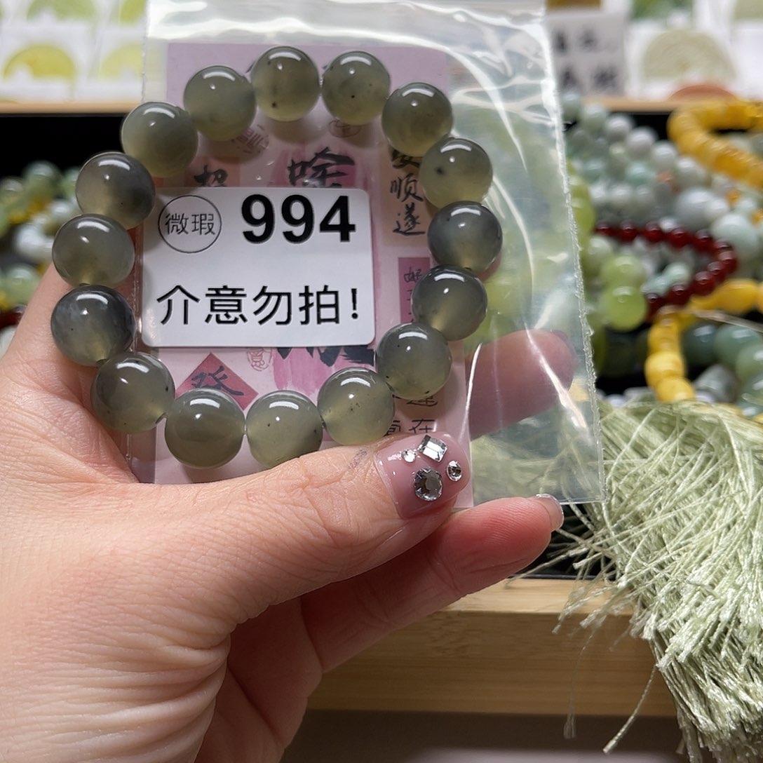蛇纹石玉挂坠未镶嵌
