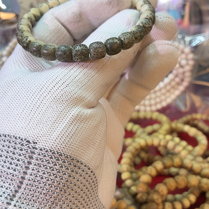 星月菩提手串8尺寸绿背河豚