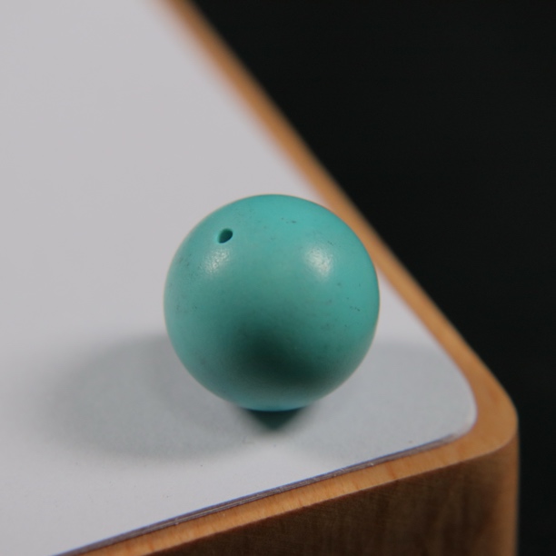 原矿绿松石雾霾蓝圆珠，直径16.3mm，重6.3g，原矿高瓷雾霾蓝玉化料