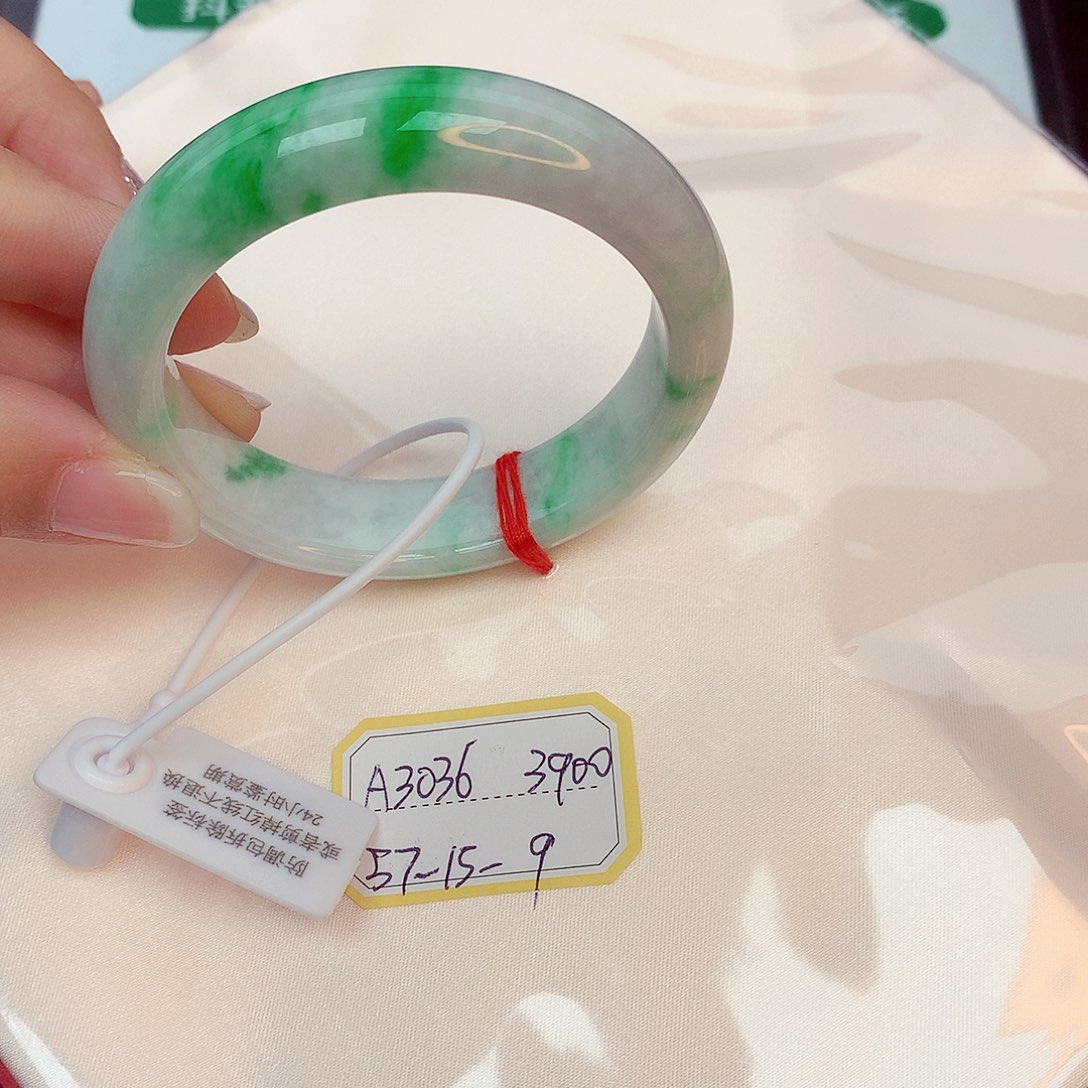 翡翠手镯未镶嵌缅甸翡翠