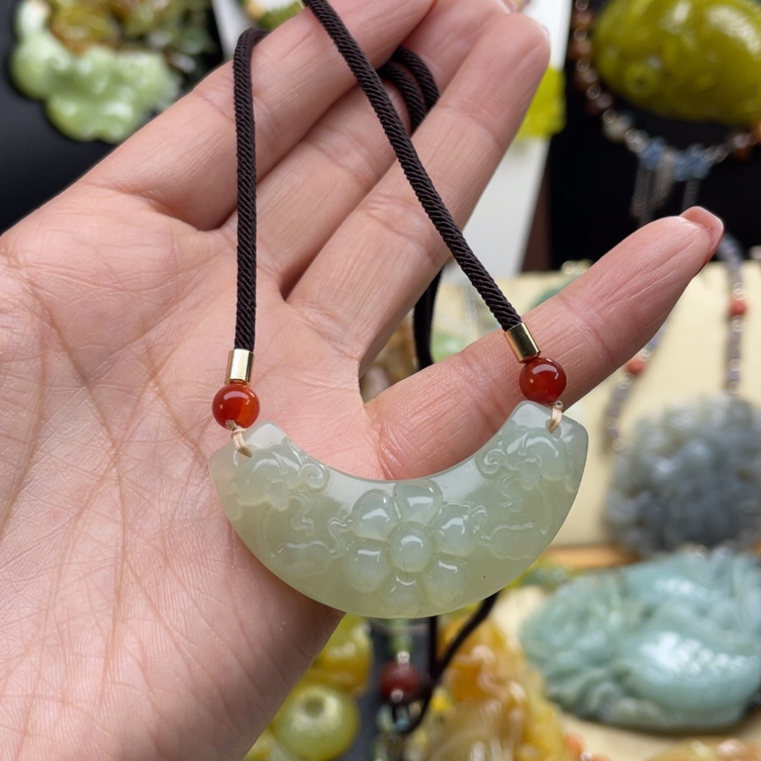 未镶嵌蛇纹石玉颈饰