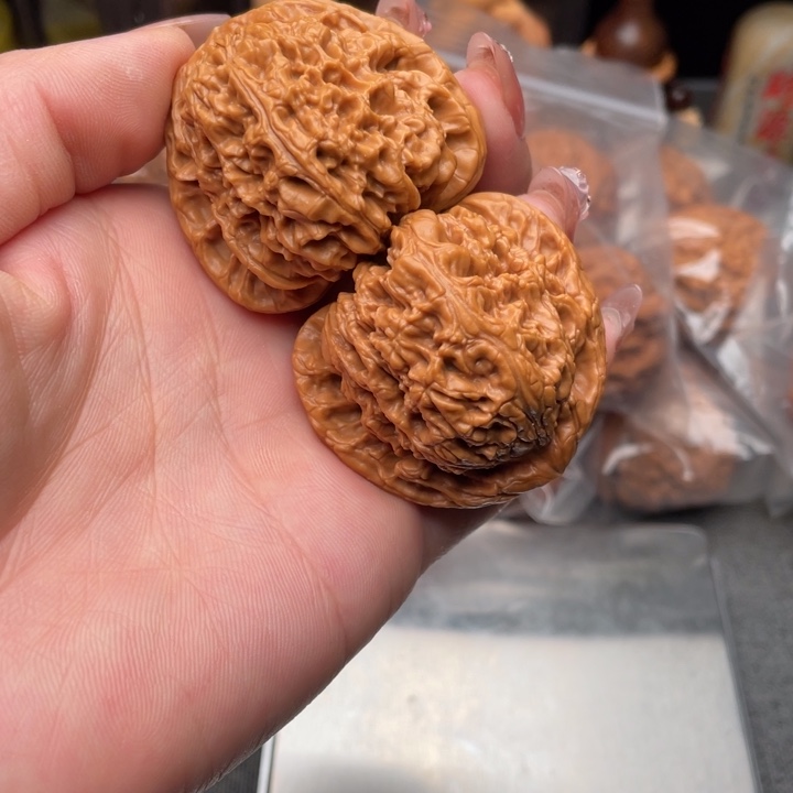 晴***李把件文玩核桃南疆石43全品