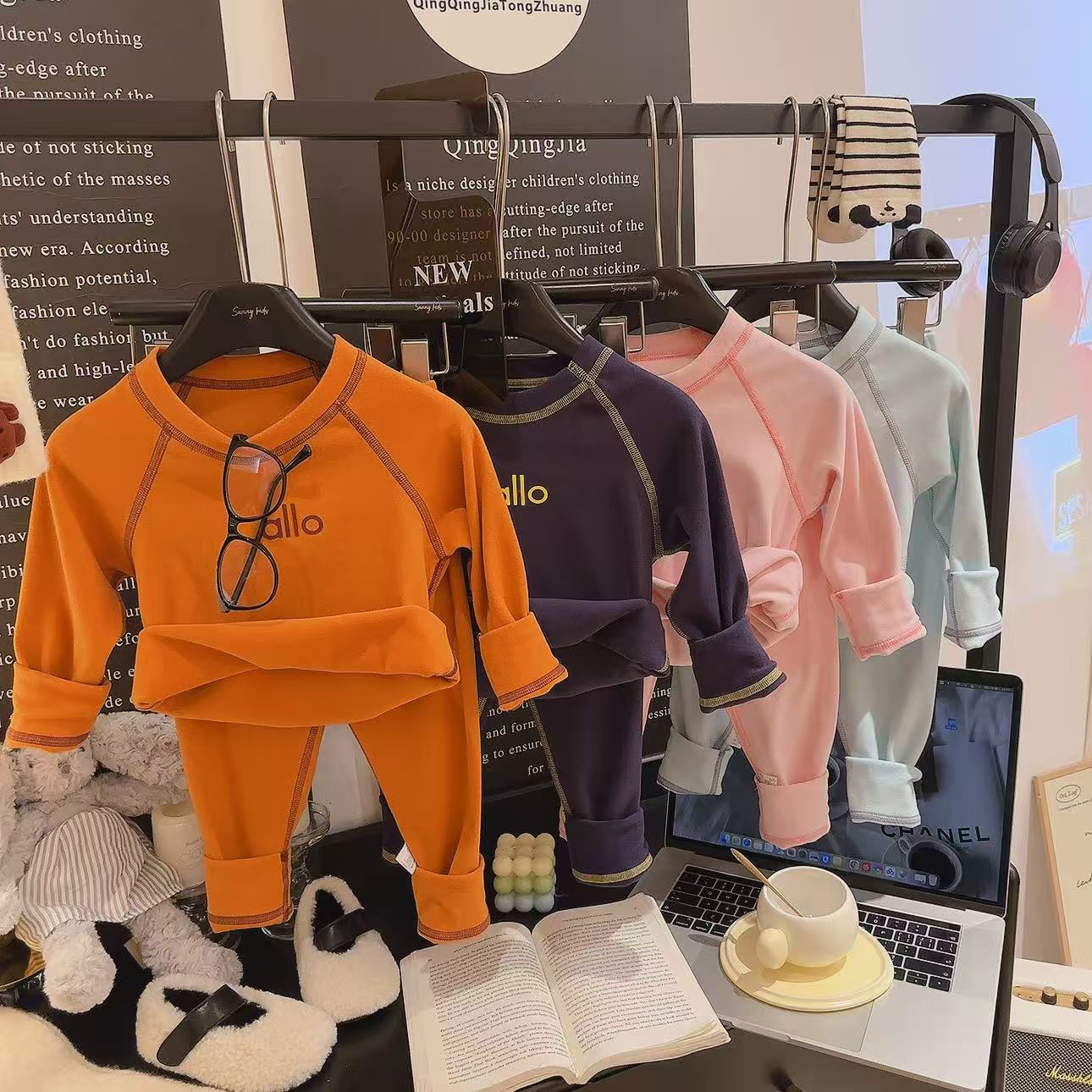 儿童纯色字母家居服套装无骨纯色两件套保暖舒适柔软亲肤