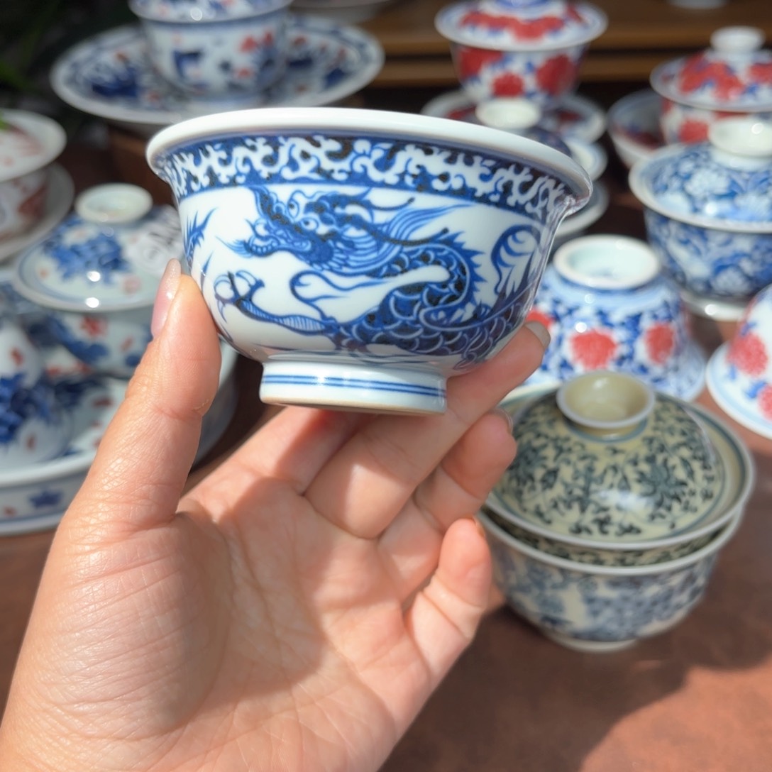 气窑青花元龙压手杯