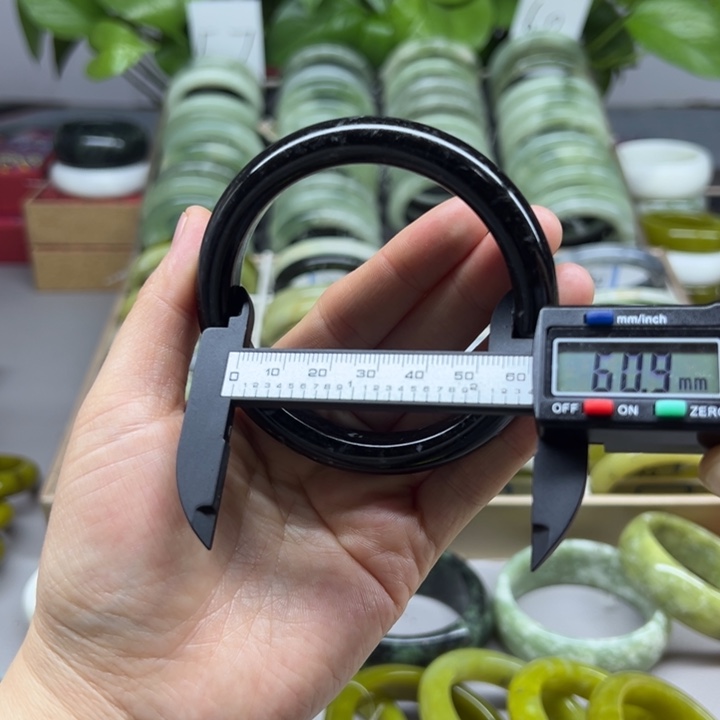 蛇纹石玉未镶嵌手镯26