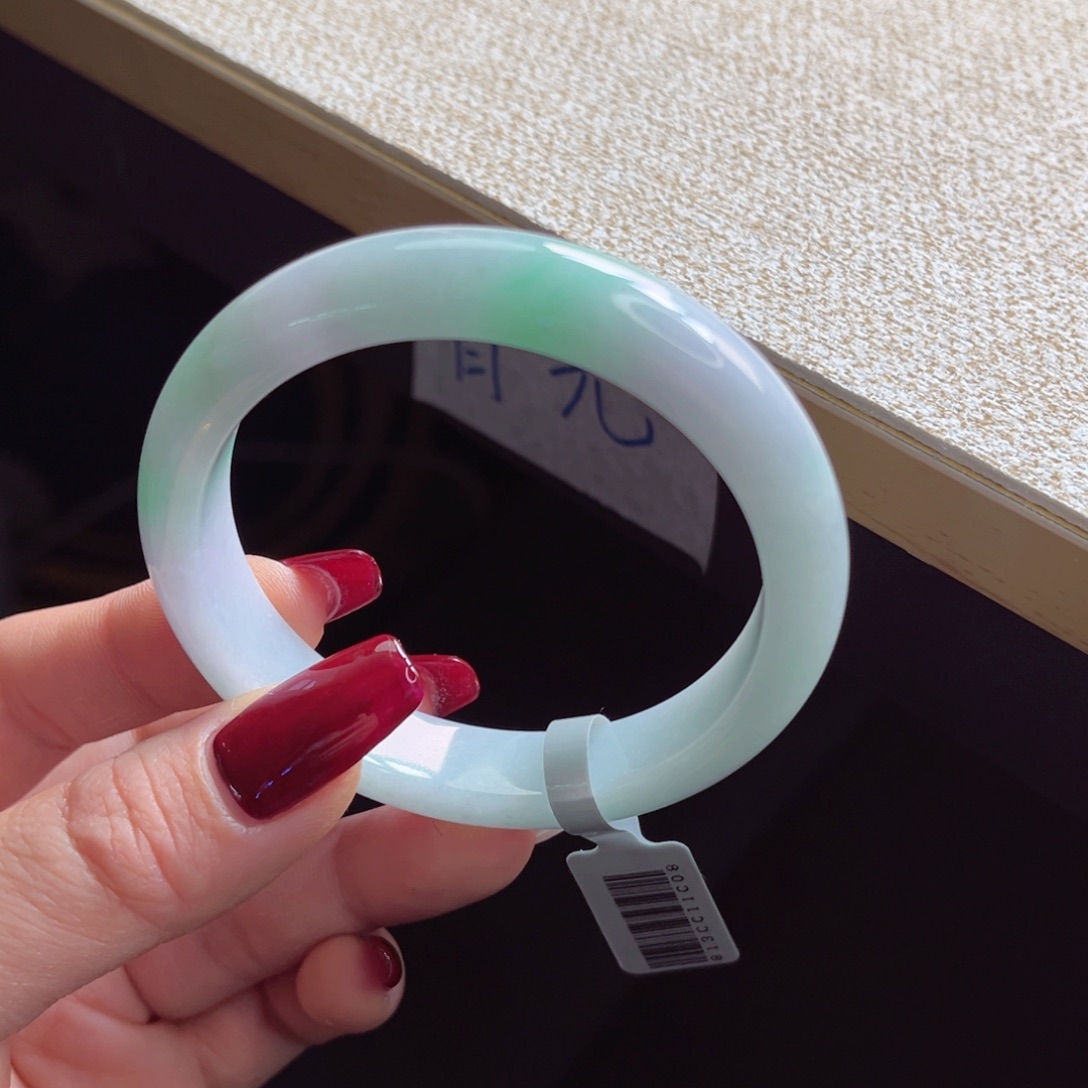 翡翠手镯未镶嵌手镯