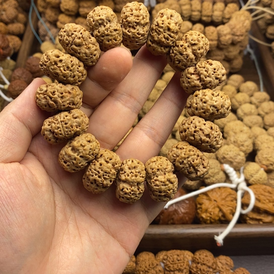 成***吃金刚菩提手串纽扣梅花